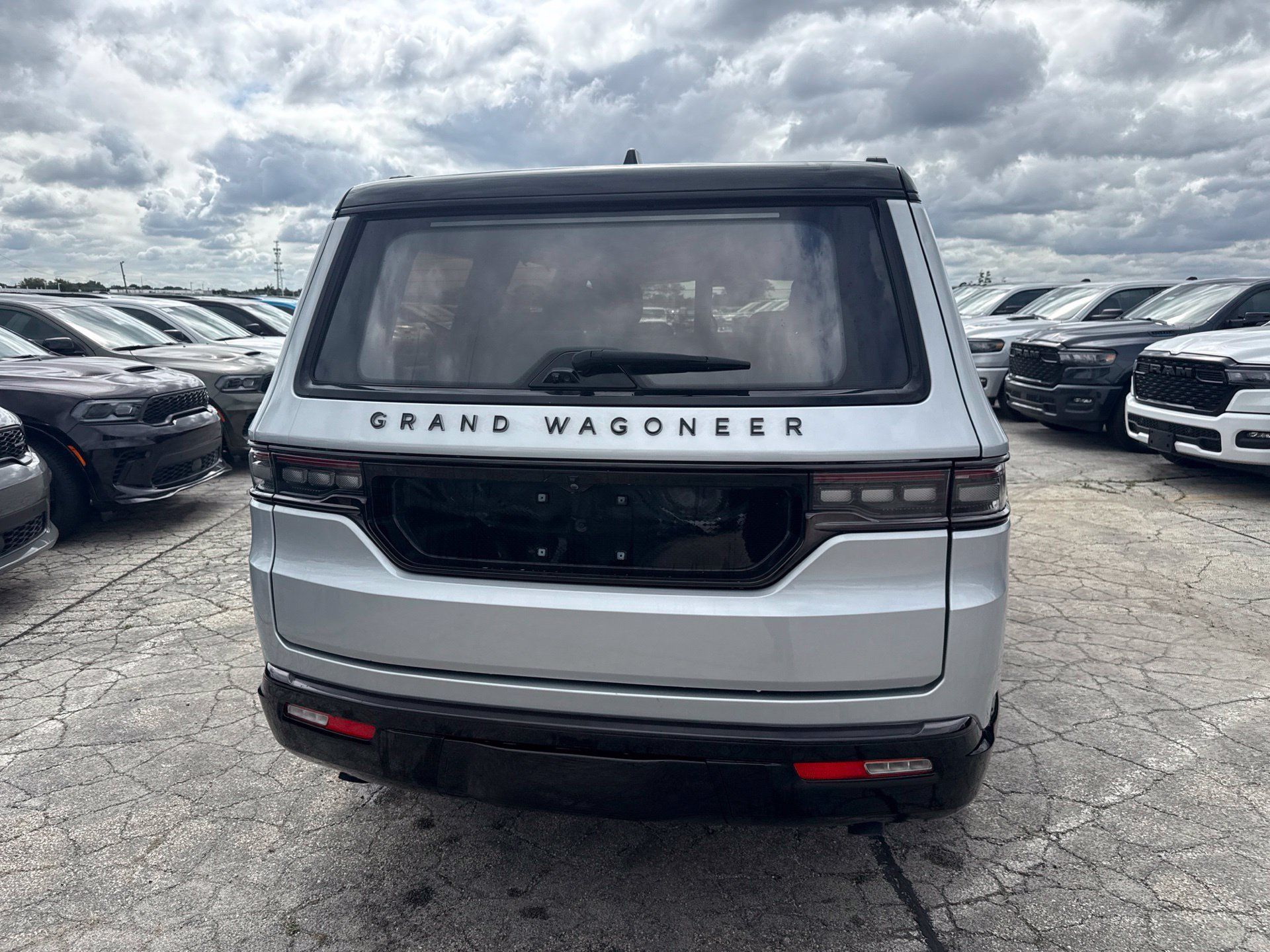Used 2024 Jeep Grand Wagoneer Series II Obsidian w/ Quick Order Packagew 28T AWD/4WD image 5