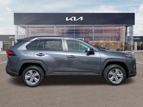 Used 2022 Toyota RAV4 XLE w/ Convenience Package FWD image 3