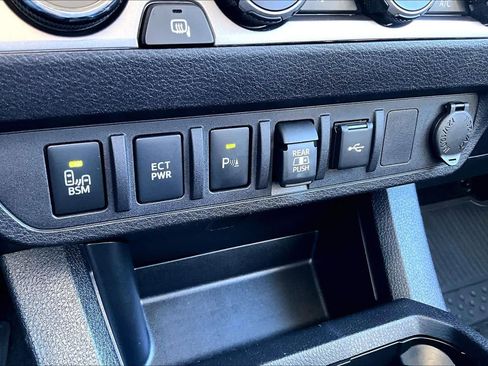 Used 2023 Toyota Tacoma 4x4 Double Cab image 34