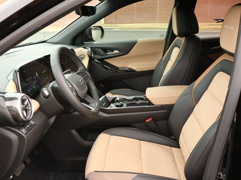 New 2026 Chevrolet Equinox ACTIV w/ Convenience Package III image 11