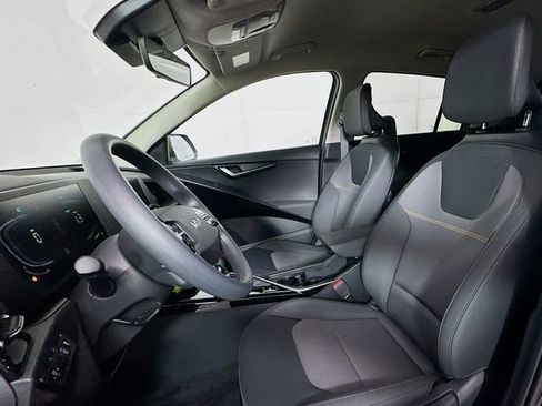 Used 2025 Kia Niro LX image 21