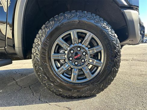 Used 2025 GMC Sierra 1500 AT4X image 13