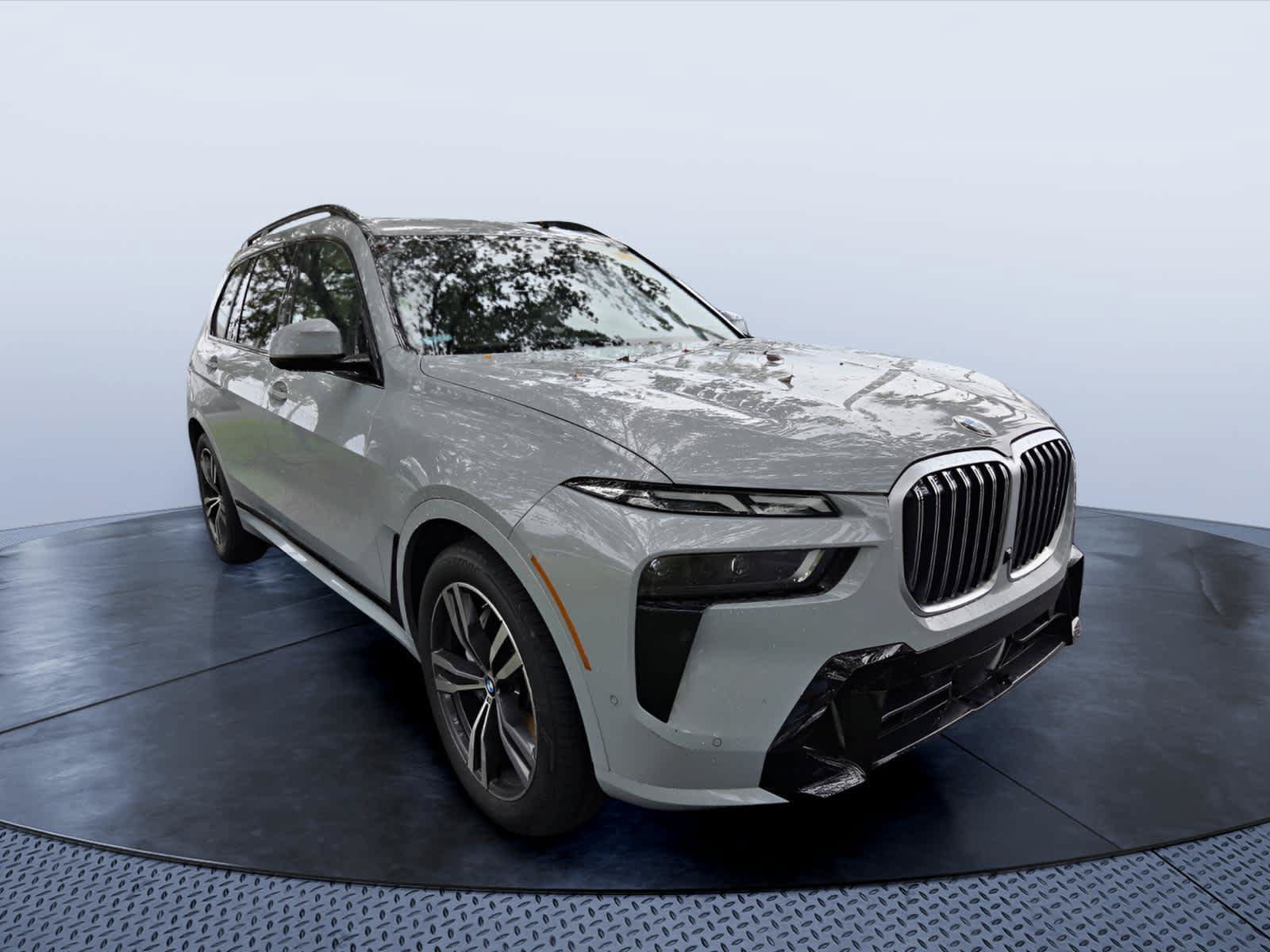 Used 2024 BMW X7 xDrive40i w/ M Sport Package AWD/4WD image 1
