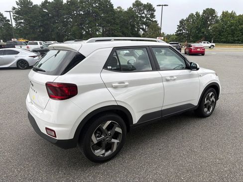 Used 2025 Hyundai Venue SEL FWD image 10