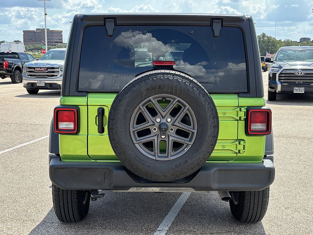 Used 2025 Jeep Wrangler Unlimited Sport AWD/4WD image 5