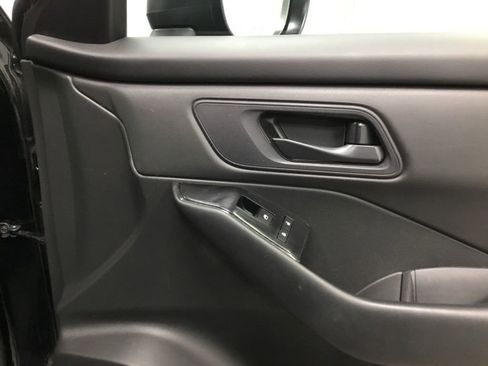 Used 2024 Nissan Rogue S image 22