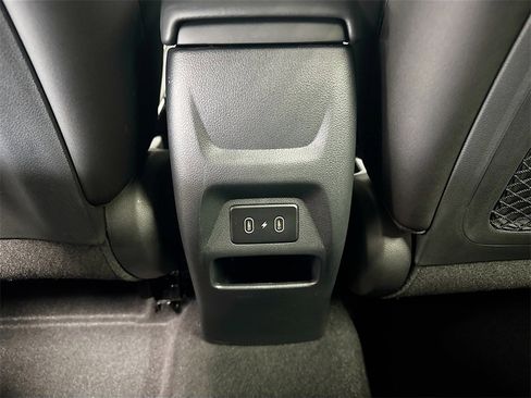 Used 2024 Hyundai Venue Limited image 36