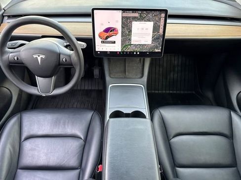 Used 2021 Tesla Model Y Long Range image 12