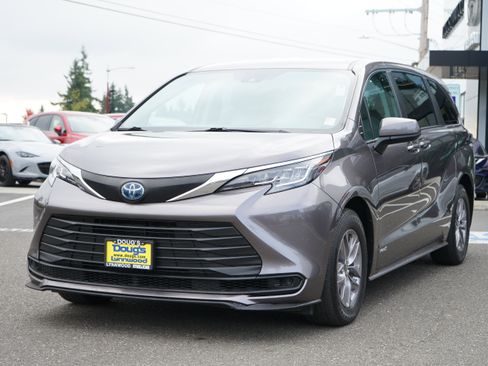 Used 2021 Toyota Sienna LE image 7