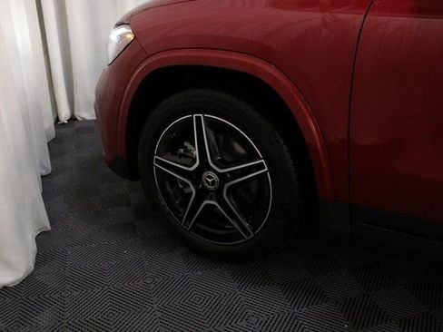 Used 2025 Mercedes-Benz GLA 250 4MATIC image 9