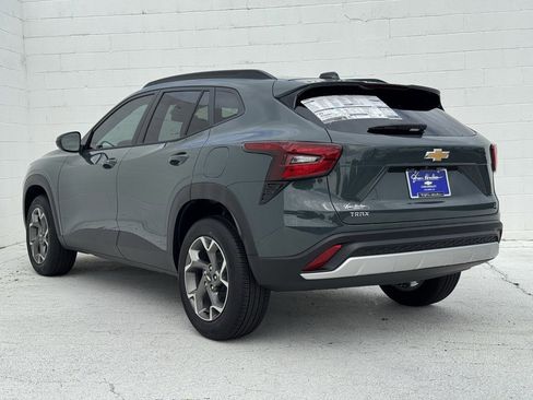 New 2025 Chevrolet Trax LT w/ Driver Confidence Package image 9