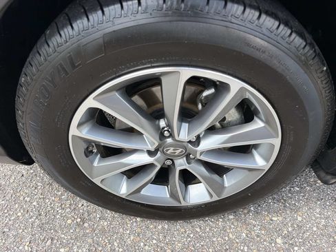 Used 2018 Hyundai Santa Fe SE FWD image 16