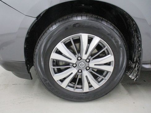 Used 2019 Nissan Pathfinder S image 10