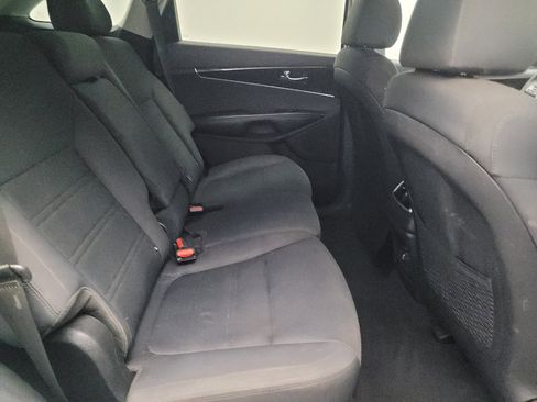 Used 2019 Kia Sorento L image 19