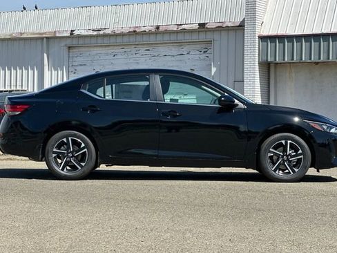 New 2025 Nissan Sentra SV image 3