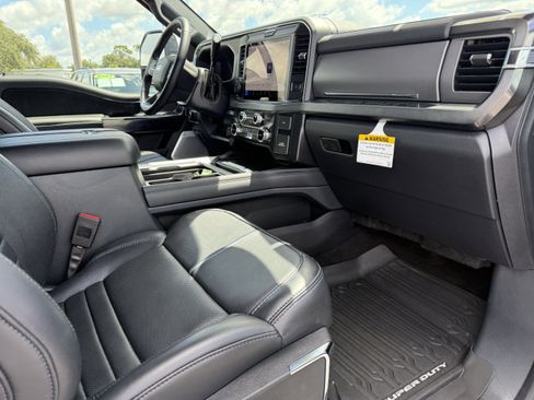 Certified 2025 Ford F250 Platinum w/ FX4 Off-Road Package image 11