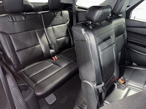 Used 2023 Ford Explorer Limited image 8