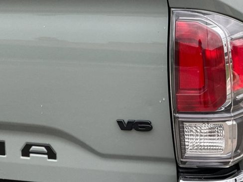 Used 2023 Toyota Tacoma TRD Off-Road AWD/4WD image 27