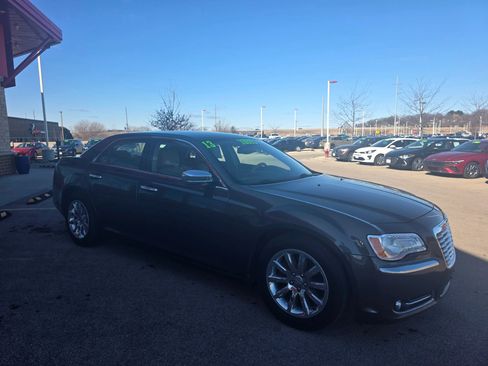 Used 2013 Chrysler 300 C image 3