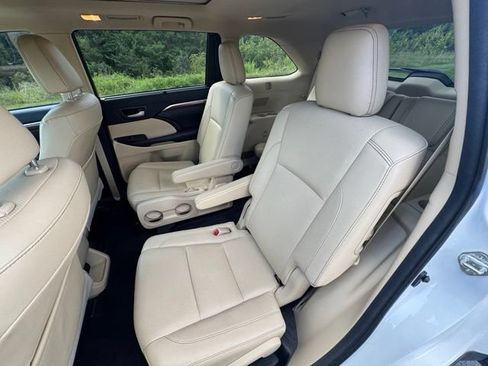 Used 2018 Toyota Highlander Limited Platinum AWD/4WD image 19