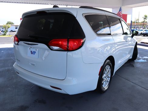 Used 2021 Chrysler Voyager Lxi image 6