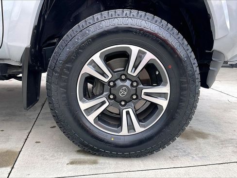 Used 2018 Toyota Tacoma TRD Sport image 23