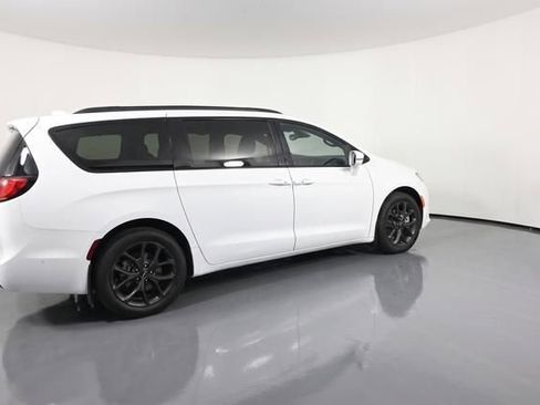 Used 2022 Chrysler Pacifica Limited w/ S Appearance Package AWD/4WD image 9