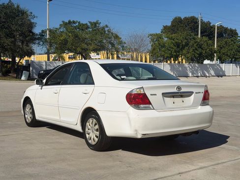 Used 2005 Toyota Camry XLE image 9