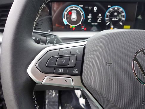 New 2026 Volkswagen Tiguan SE image 17