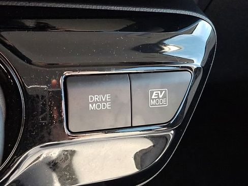 Used 2020 Toyota Prius LE AWD/4WD image 25