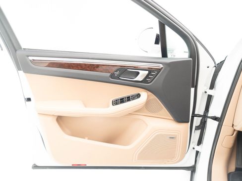 Certified 2023 Porsche Macan S AWD/4WD image 20