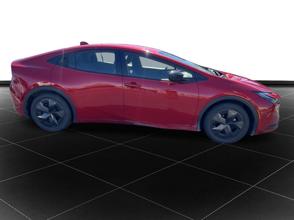 Used 2025 Toyota Prius LE FWD image 6