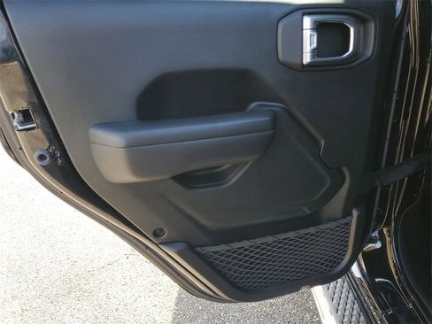 Used 2020 Jeep Gladiator Sport w/ Quick Order Package 24S image 25