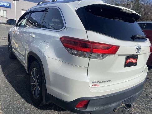 Used 2017 Toyota Highlander XLE image 8