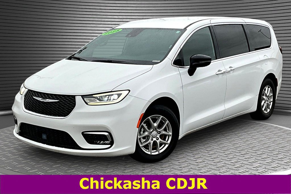 Used 2025 Chrysler Pacifica Select FWD image 1