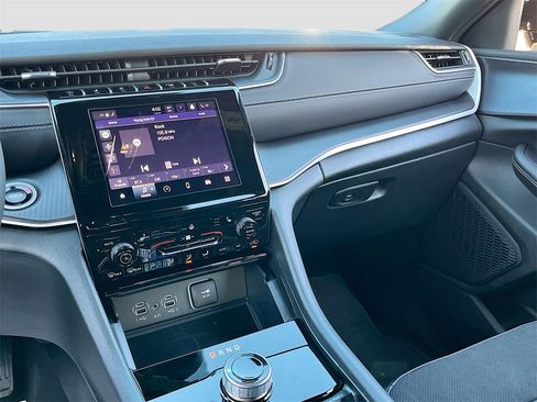 New 2025 Jeep Grand Cherokee L Altitude image 23