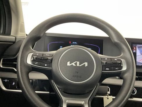 Used 2025 Kia Sportage LX FWD image 18