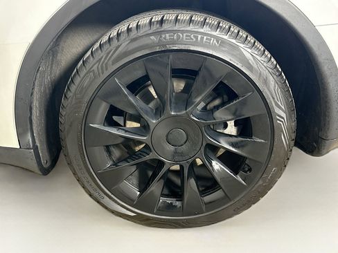 Used 2023 Tesla Model Y Long Range image 11