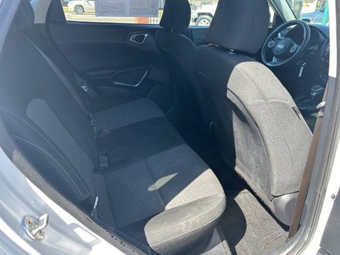 Used 2021 Kia Soul S image 12