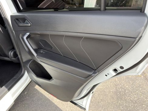 Used 2023 Volkswagen Tiguan SE R-Line image 13