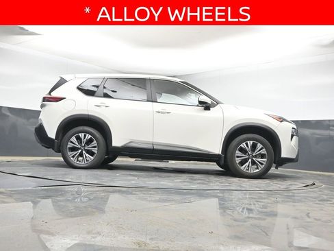 Used 2023 Nissan Rogue SV image 16