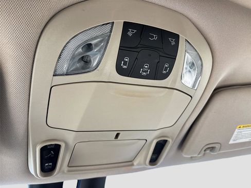Used 2021 Chrysler Pacifica Limited image 25