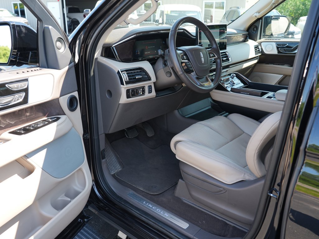 Used 2023 Lincoln Navigator Reserve AWD/4WD image 14