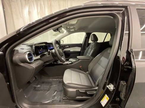 Used 2025 Chevrolet Trax LT w/ LT Convenience Package FWD image 10