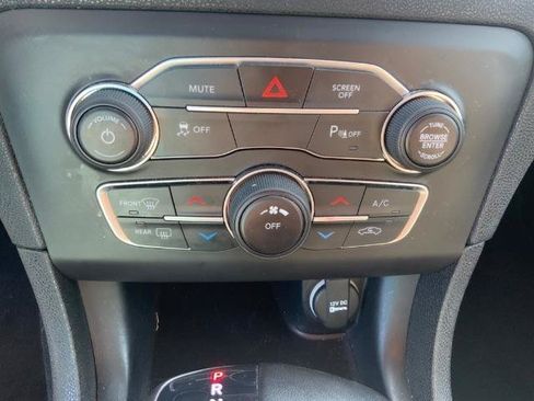 Used 2021 Dodge Charger SXT w/ Leather Interior Group RWD image 18