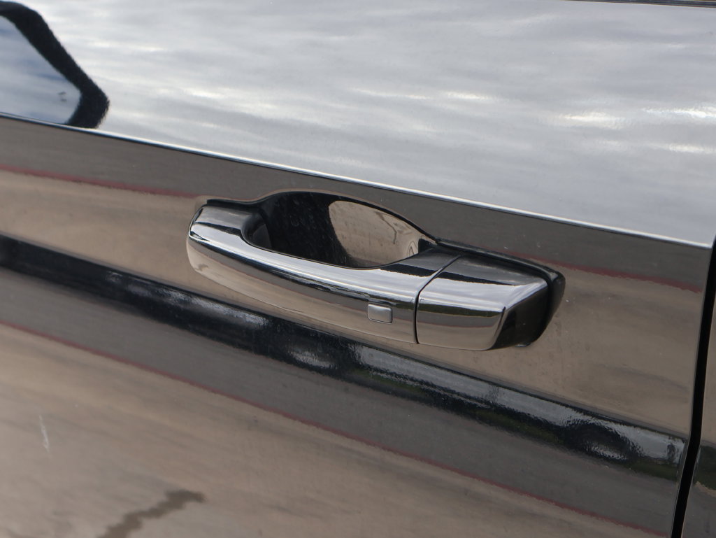 Used 2025 Hyundai Venue SEL FWD image 18