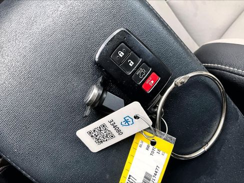 Used 2018 Toyota RAV4 Limited FWD image 15