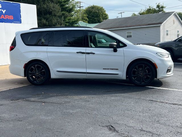 Used 2024 Chrysler Pacifica Touring-L w/ Road Tripper Package FWD image 49