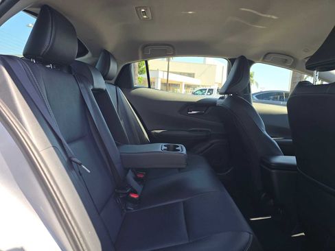 Used 2025 Toyota Prius XLE FWD image 12