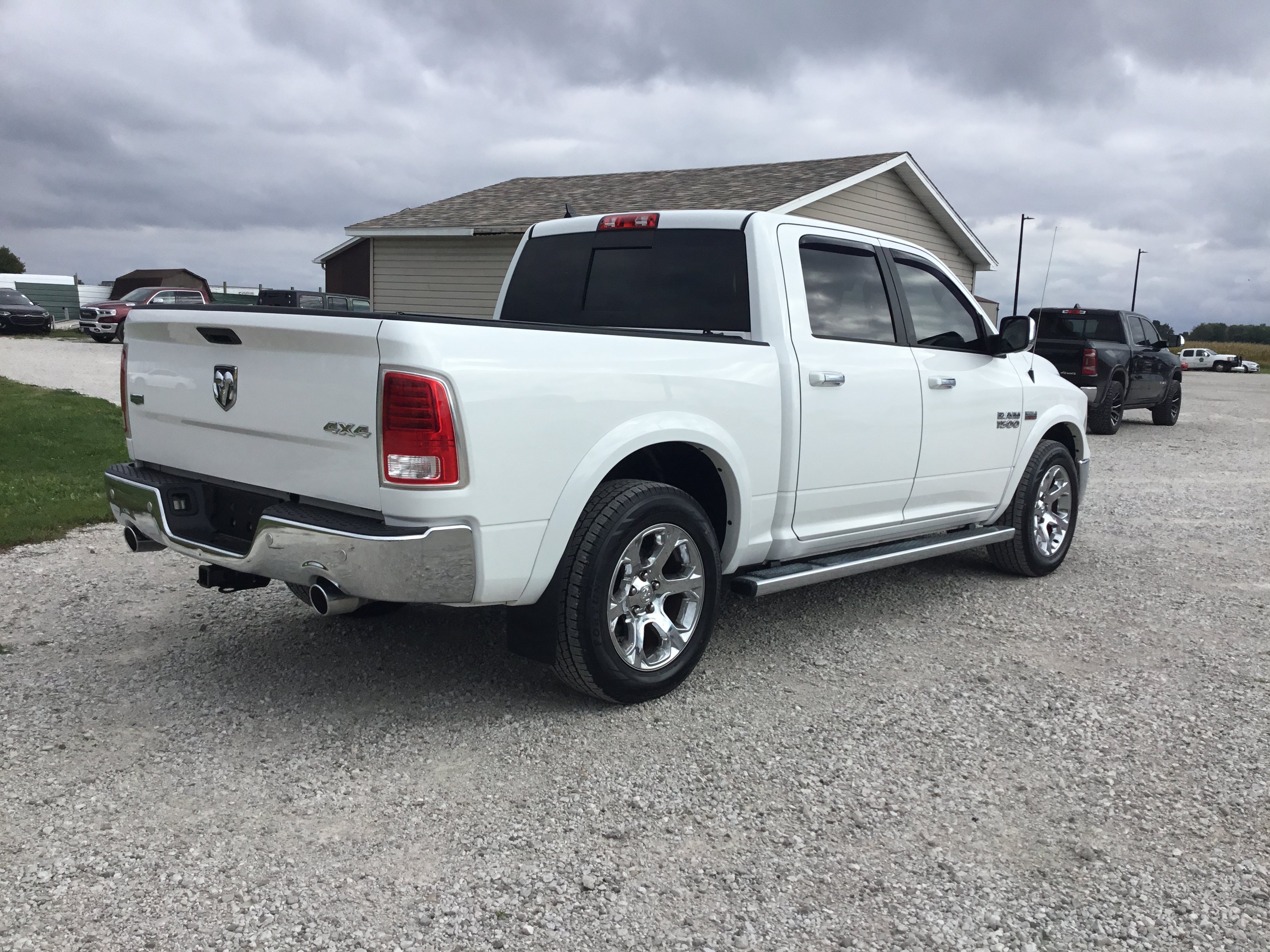 Used 2017 RAM 1500 Laramie w/ Convenience Group AWD/4WD image 3